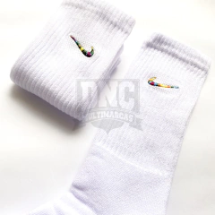 1 PAR DE MEIA NIKE- BRANCA/SIMBOLO COLORIDO - comprar online