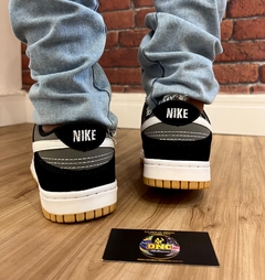 TÊNIS NIKE - SB DUNK LOW - PRETO/BRANCO/CINZA - DNC Multimarcas