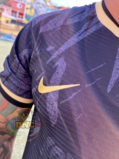 CAMISA SELEÇÃO BRASIL 20/23 -PRETA/DOURADA na internet