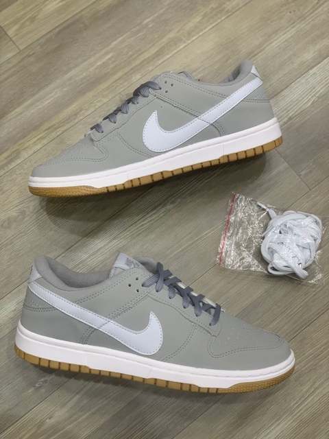 TÊNIS NIKE - SB DUNK LOW - CINZA/BRANCO