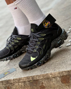 NIKE- AIR MAX TN PLUS - TERRASCAPE-PRETO E VERDE