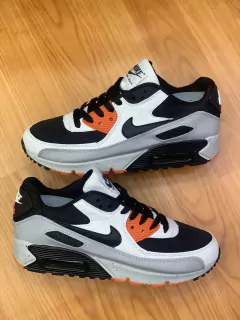 NIKE AIR MAX 90 - PRETO/BRANCO/CINZA/LARANJA