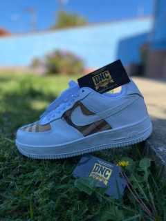 TÊNIS NIKE - AIR FORCE ONE /BRANCO/XADREZ - DNC Multimarcas