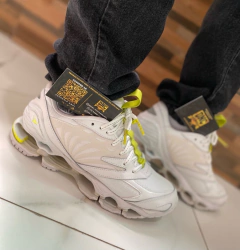 MIZUNO FUTUR PROPHECY 8 - BRANCO CAMALEÃO na internet