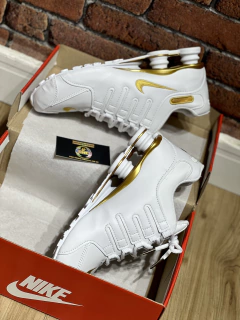 NIKE SHOX NZ 4 MOLAS - BRANCO/DOURADO - loja online
