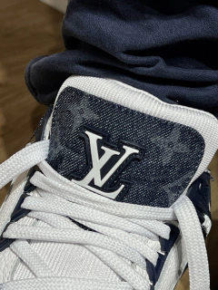 Imagem do LOUIS VUITTON TRAINER -BRANCO/JEANS