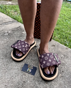 CHINELO LOUIS VUITTON-SLIDE LUXO-MARROM/PRETO na internet