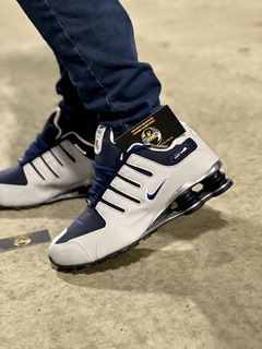 NIKE SHOX NZ 4 MOLAS - CINZA/AZUL - comprar online