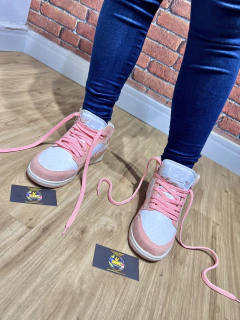 TÊNIS NIKE - AIR JORDAN 1 MID -ROSA/BRANCO na internet