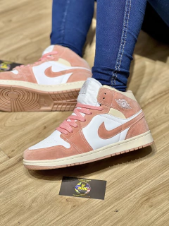 TÊNIS NIKE - AIR JORDAN 1 MID -ROSA/BRANCO
