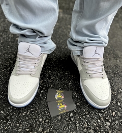TÊNIS NIKE -AIR JORDAN 1 LOW -CINZA/BRANCO na internet