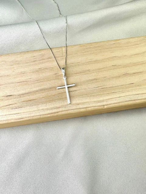 Colar Cruz Fina - comprar online