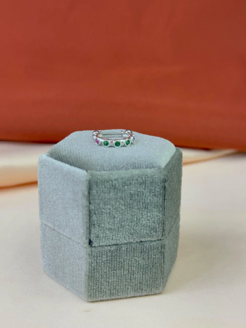 Piercing Conch Ponto de Luz Colorido