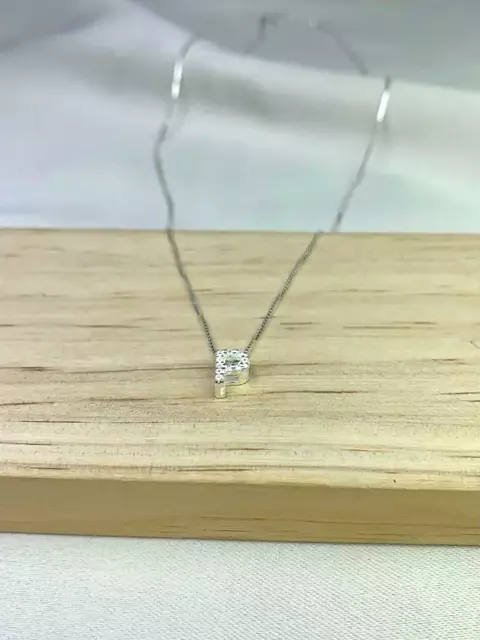 Colar Letra P Cravejada