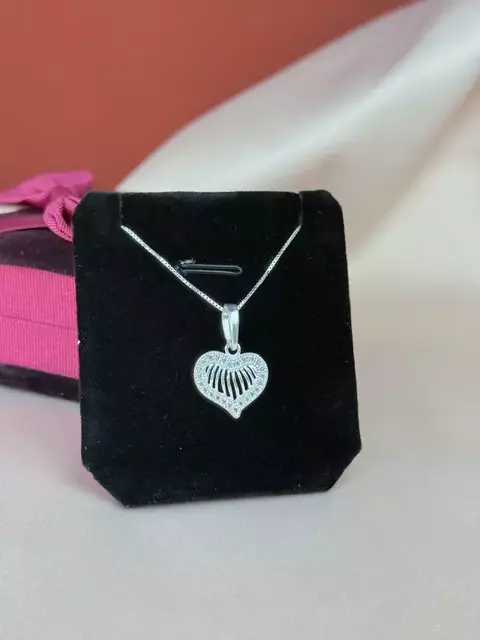 Colar Coração Cravejado Detalhado