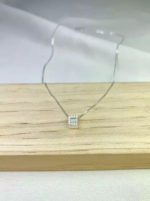 Colar Letra E Cravejada