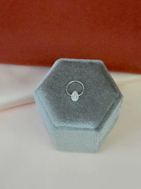 Piercing Argola Oval Cravejado