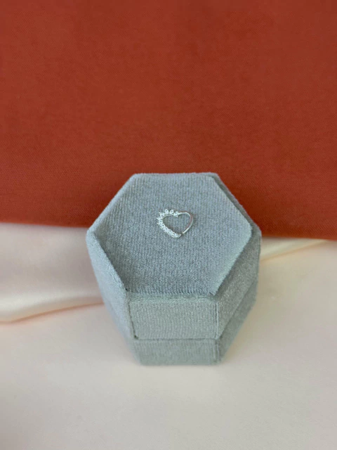 Piercing Argola Coração Meio Cravejado