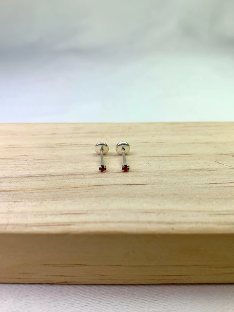 Brinco Baby Ponto de Luz Vermelha