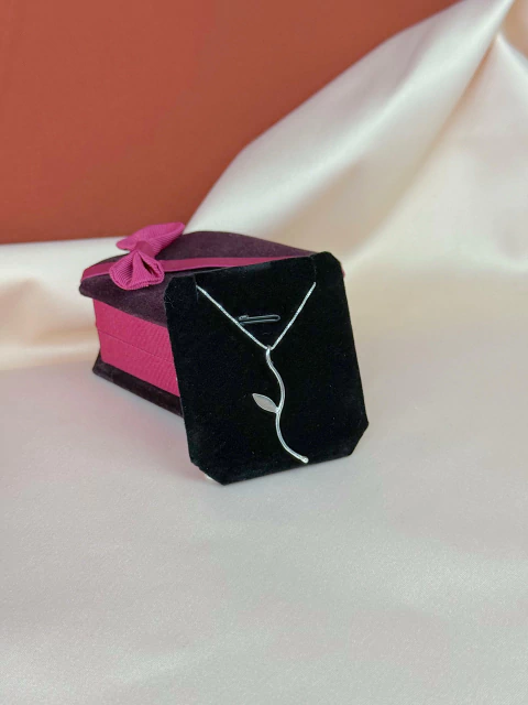 Colar Folha da Serenidade - comprar online