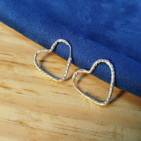 Argola Coração Trançado 23mm
