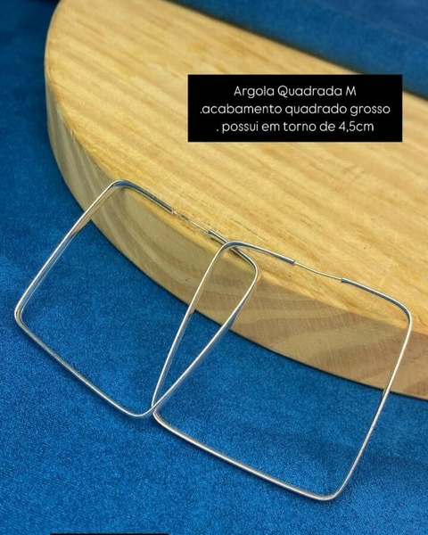 Argola Quadrada M com Acabamento Quadrado Grosso