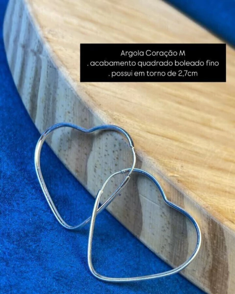 Argola Coração M com Acabamento Quadrado Boleado fino