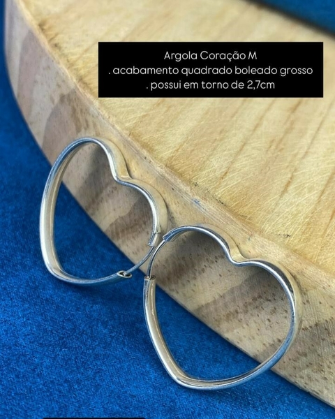 Argola Coração M com Acabamento Quadrado Boleado Grosso