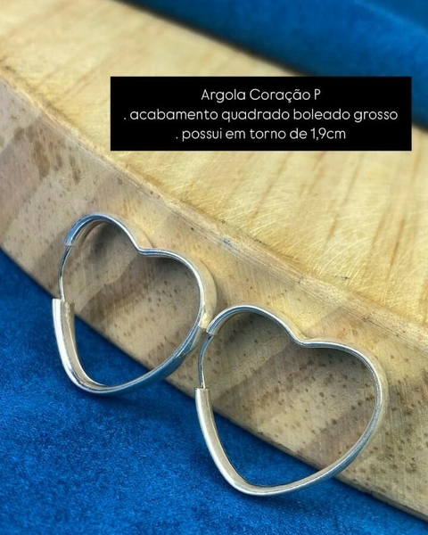 Argola Coração P com Acabamento Quadrado Boleado Grosso