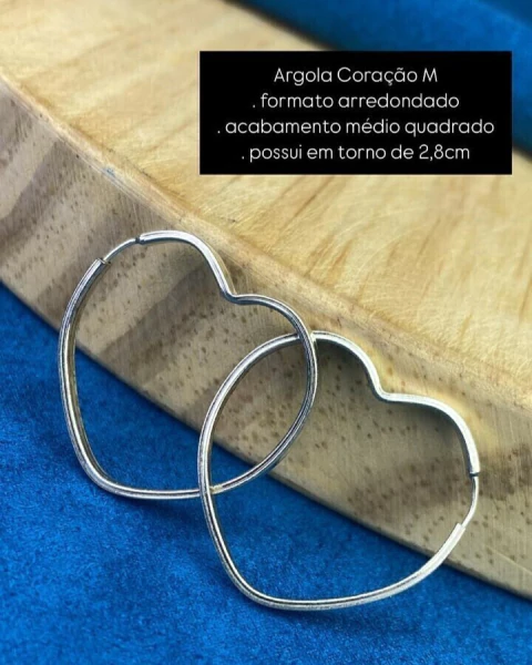 Argola Coração M em Formato Arredondado com Acabamento Médio Quadrado
