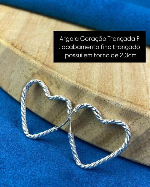 Argola Coração Trançada P com Acabamento Fino Trançado