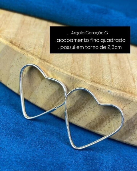 Argola Coração G com Acabamento Fino Quadrado