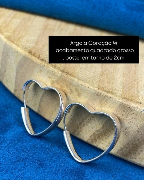 Argola Coração M com Acabamento Quadrado Grosso