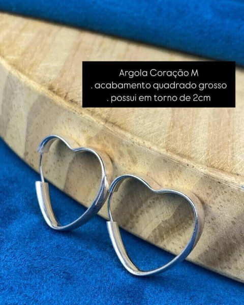 Argola Coração M com Acabamento Quadrado Grosso