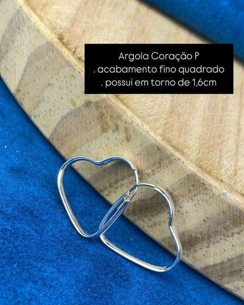 Argola Coração P com Acabamento Fino Quadrado