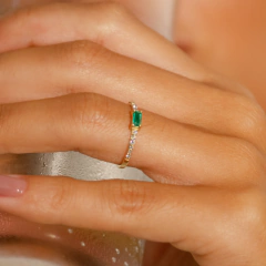Anel Esmeralda Baguete