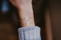 Pulseira Medalha - Tayla Nicolaeff | Joias autorais, minimalistas e atemporais