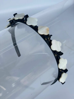 Tiara Positano na internet