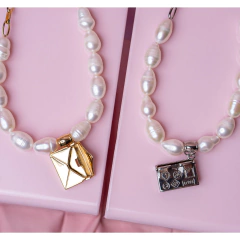 Colar Relicário Sweet Letter