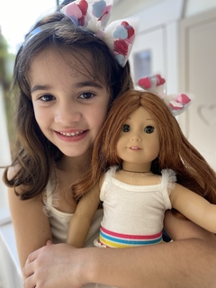 Roupinha + Tiara para Boneca Americana Beatriz - OHH-HAPPY
