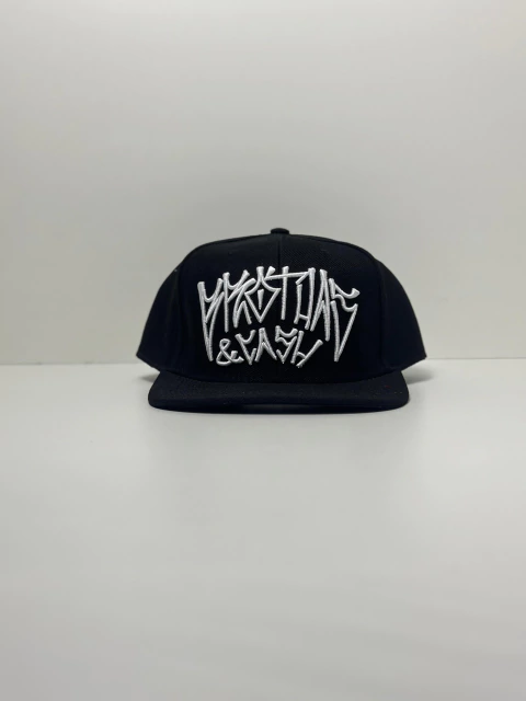 BONÉ SNAPBACK ABA RETA BORDADO FONTE BROTHAS AND CASH COR:PRETO - comprar online