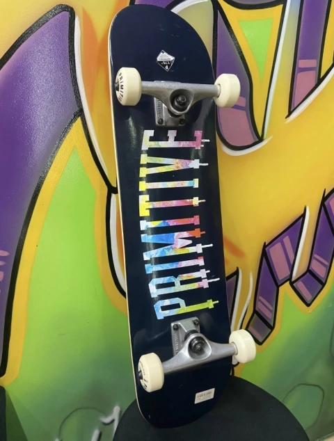 SKATE PRIMITIVE MONTADO ORIGINAL - PRETO ESTAMPA LOGO PRIMITIVE - 7.75'' - comprar online