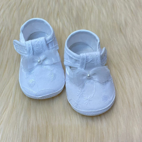 Zapatitos blancos "moñito"