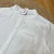 Camisa blanca cuello mao y bolsillo - comprar online
