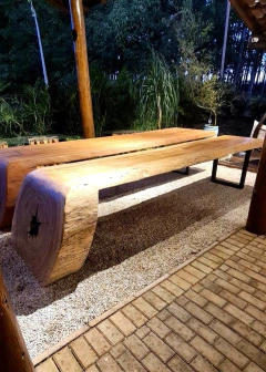 Mesa de Jantar Madeira Rustica Cascata Aço Carbono Luxuoso