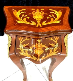 Mesa Cabeceira Marchetaria Florais Madeira Maciça 01 Gaveta - loja online
