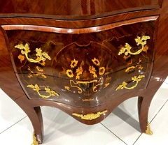 Imagem do Cristaleira Vitrine França Maciça Bronze Classico Capitone