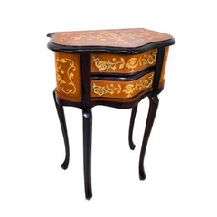 Mesa Cabeceira Criado Luiz XV Marquiterrie Floral 02 Gavetas Madeira Maciça