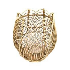 Lanterna em Rattan Design Transversal Fino Acabamento