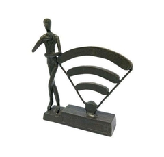 Escultura Decorativa Pessoa no Sinal Wifi Lindos Detalhes